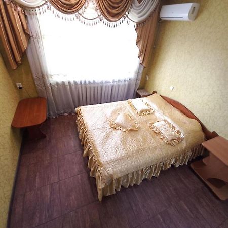1 Комн Кв Остановка Дворец Спорта Строитель, Рядом С Улицей Химиков Tjerkasy Eksteriør billede
